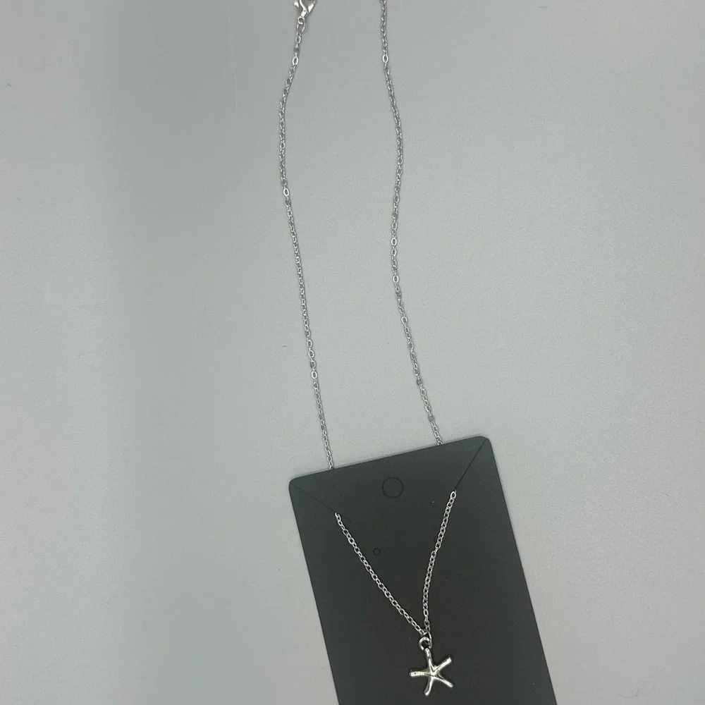 Harriet Ave Jewels Silver Starfish Necklace